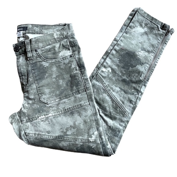 Urban Outfitters BDG camo pants jeans skinny leg ankle zip size 28 - Picture 2 of 12